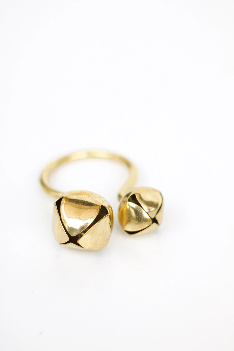 Jingle Bell Napkin Ring, Gold 2 Jingle Bell Napkin Ring, Gold - Image 2